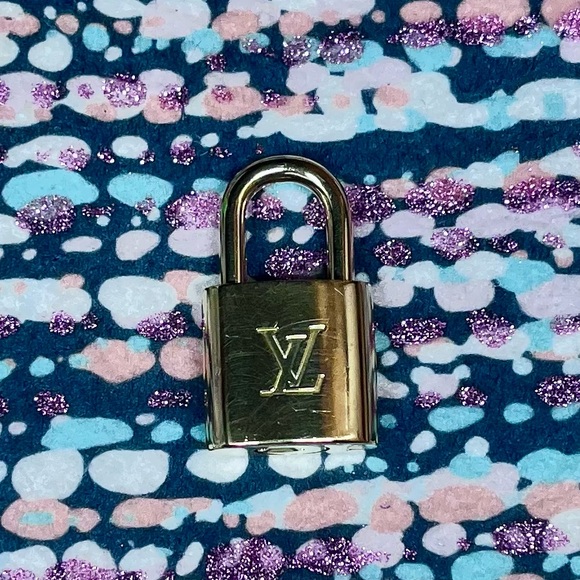 Authentic Louis Vuiitton Brass Lock And Key Set❤️ - Picture 6 of 6